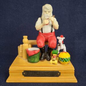 1989 House Of Lloyd Christmas Around The World "THE TOY SHOP" Figurine Santa