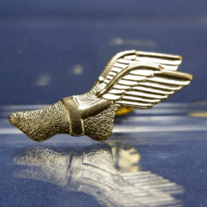 Gold Tone Hermes Talaria of Mercury Sandal Foot with Wings Lapel Pin Collectable