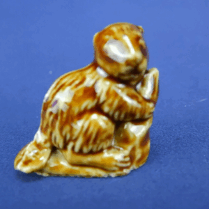 Vintage Red Rose Tea BEAVER Wade Whimsies England Collectable Figurine Miniature