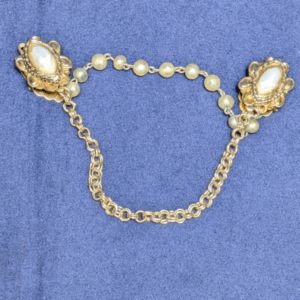 Vintage 50’s Gold-tone Chain Faux Pearl Sweater Guard Clip Necklace