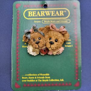 1995 BEARWEAR Costume Jewelry Brooch Pin 26107 Boyds Bear and Friends Heart
