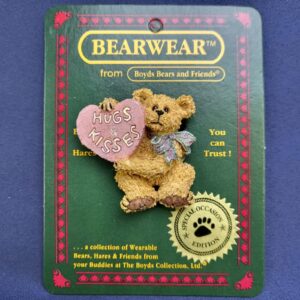 2000 BEARWEAR Jewelry Brooch Pin 82023 Boyds Bear and Friends Hugs and Kisses