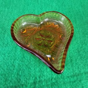 VINTAGE INDIANA GLASS CO. AMBER DAISY HEART SHAPED TRINKET DISH