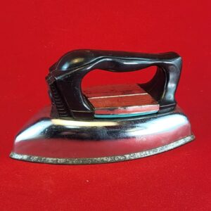 Vintage WOLVERINE CHILDs TOY Pretend IRON TIN Chrome w/PLASTIC HANDLE No 303 USA