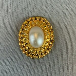 Vintage Chunky Oval Gold Toned Faux Pearl Clip - Costume Jewelry