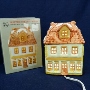 Lidco Vintage Holiday Electric Lighted Ceramic House Made in Taiwan #4048