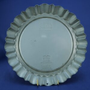 Vintage Duncan Hines Tiara Dessert Pan - EKCO Baker's Secret Fluted Baking Tin