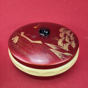 Japanese Red Lacquerware Lidded Bowl Gold Painted Grass Design