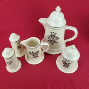 Vintage Pfaltzgraff Village #6-22  Salt & Pepper Shaker Set Tall Tan Ceramic