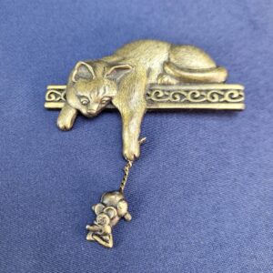 Vintage Jonette Jewelry Cat w/Dangling Mouse Bronze Tone Brooch Pin Signed JJ